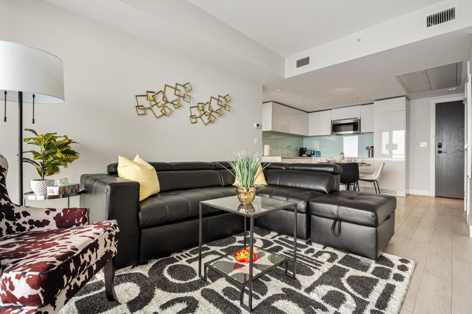 Stunning 34Th Floor Views, Prime Downtown Location - Near Stampede, Casino, Bars! Free Banff Pass, Parking, Wine! Villa คาลการี ภายนอก รูปภาพ