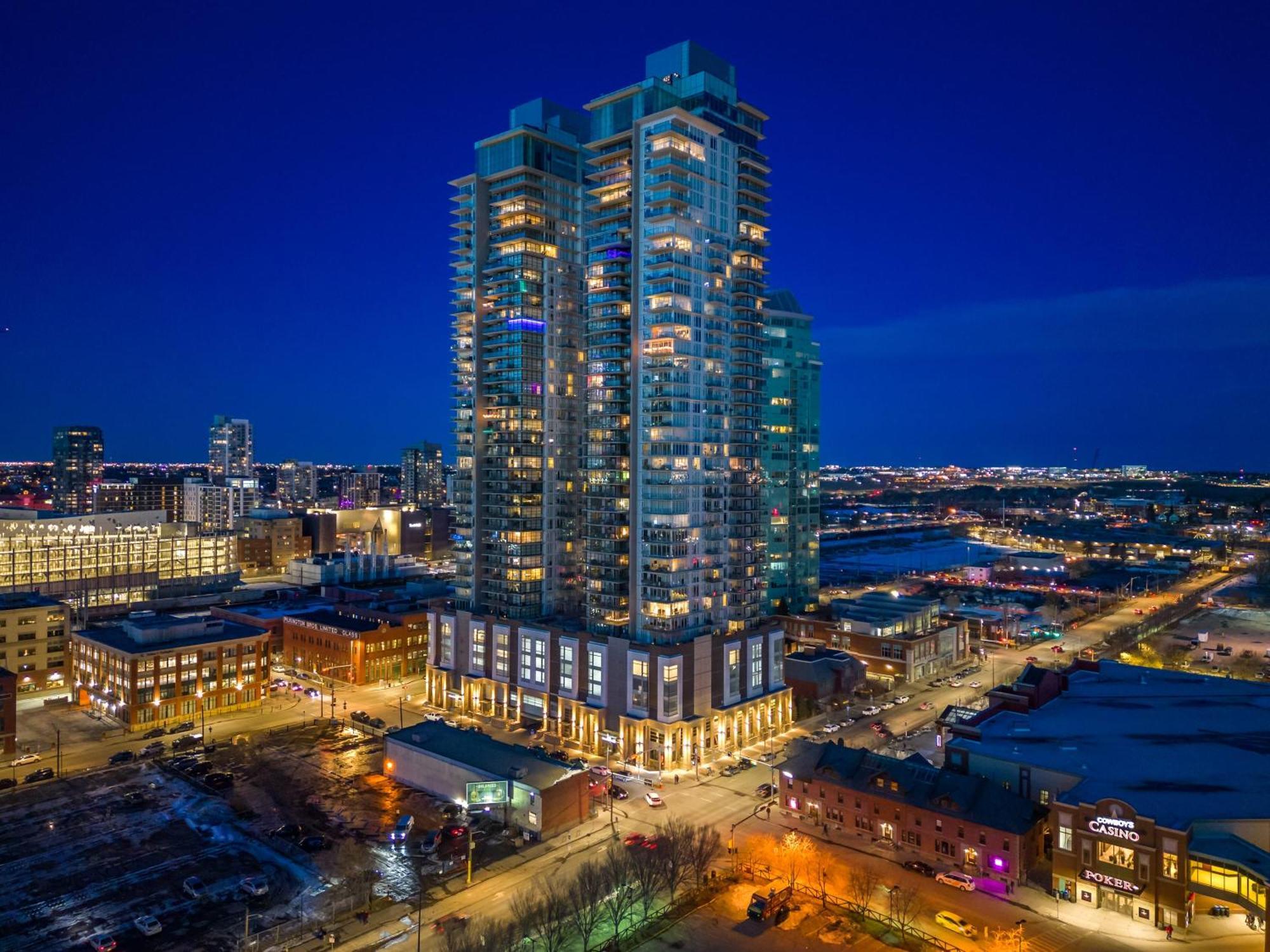 Stunning 34Th Floor Views, Prime Downtown Location - Near Stampede, Casino, Bars! Free Banff Pass, Parking, Wine! Villa คาลการี ภายนอก รูปภาพ