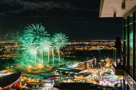 Stunning 34Th Floor Views, Prime Downtown Location - Near Stampede, Casino, Bars! Free Banff Pass, Parking, Wine! Villa คาลการี ภายนอก รูปภาพ