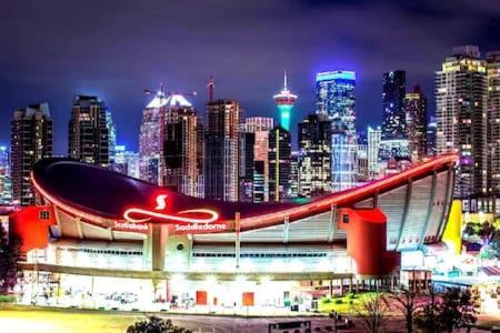 Stunning 34Th Floor Views, Prime Downtown Location - Near Stampede, Casino, Bars! Free Banff Pass, Parking, Wine! Villa คาลการี ภายนอก รูปภาพ